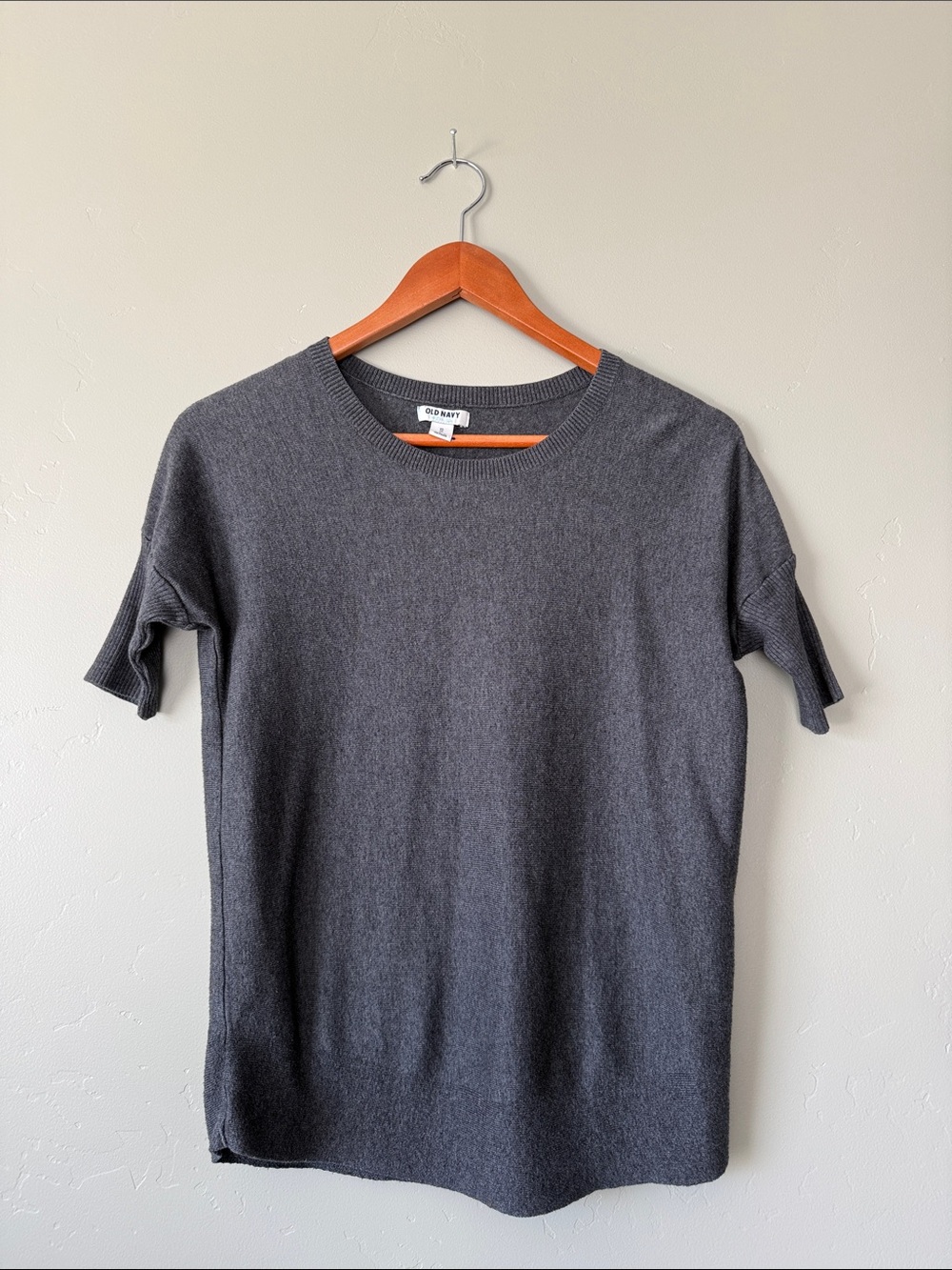 Old Navy Gray Short-Sleeve Crewneck Top